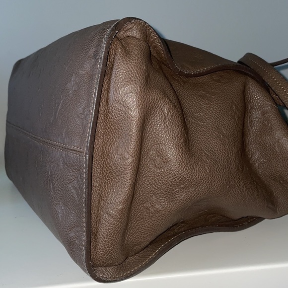 Louis Vuitton
Lumineuse Handbag Monogram Empreinte Leather PM - Picture 8 of 15